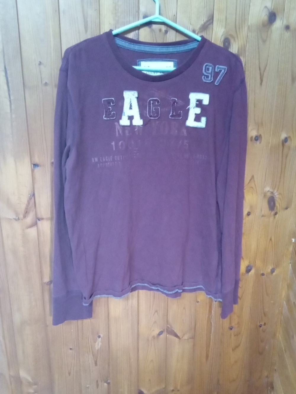 American Eagle Outfitters Men's Long-Sleeve Graphic Tee - Maroon